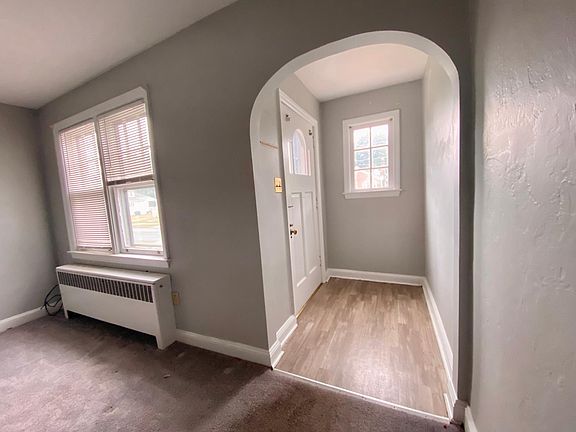 4th image of 220 Taylor Ave #B