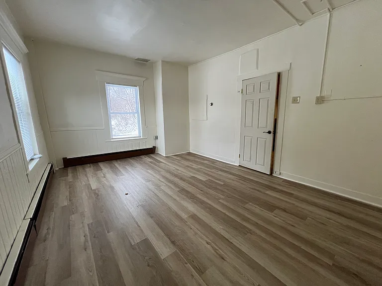 130 E High St — Photo 3