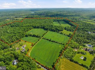 1560 Roundhouse Rd, Quakertown, PA 18951