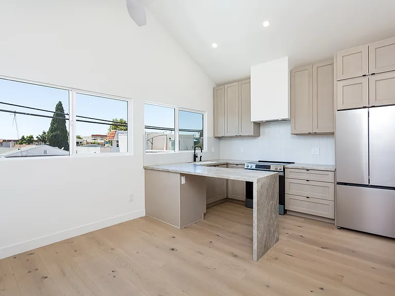 4424 Cherokee Ave — Photo 13