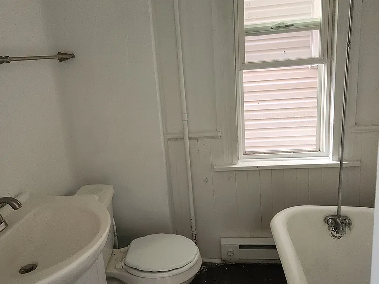 211 Maryland Ave — Photo 6