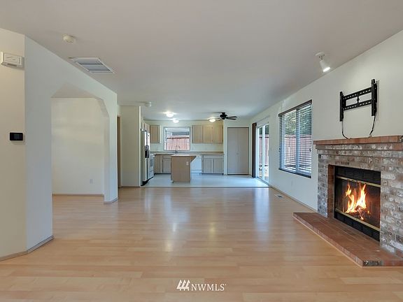 5th image of 24511 46th Ave E