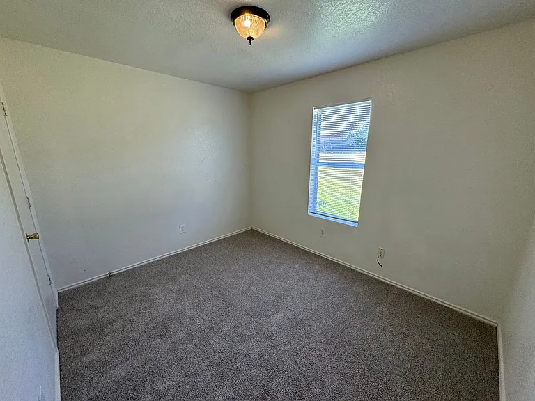 4600 Greyhound Dr — Photo 26