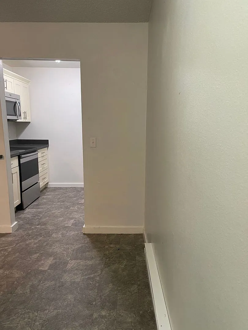 Ground Floor unit with a nice upgrade and small fenced Patio — Photo 3