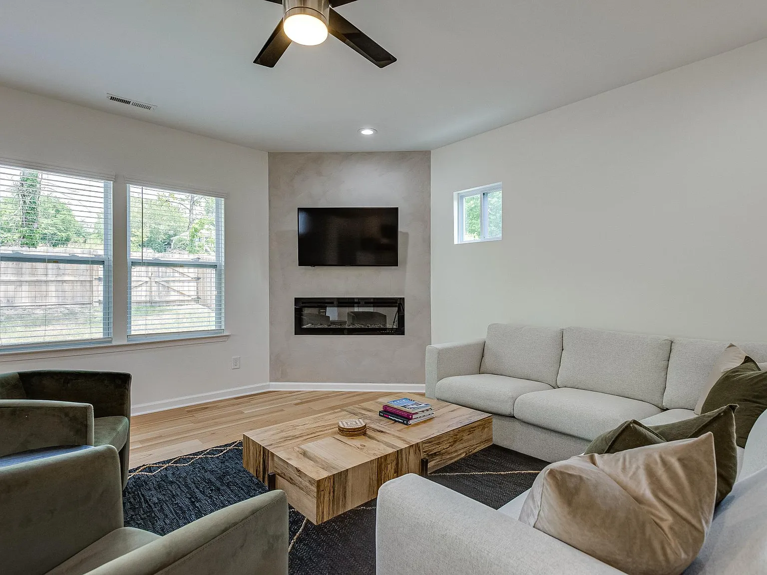 4 bed, 2.5 bath, 2025 sqft, $3,180 — Photo 2
