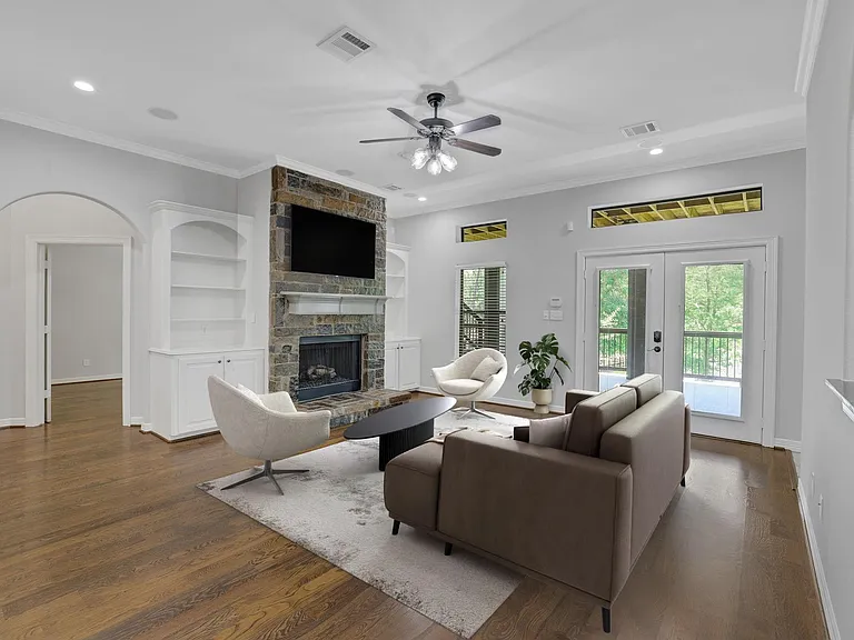 270 Lake Grove Dr — Photo 5