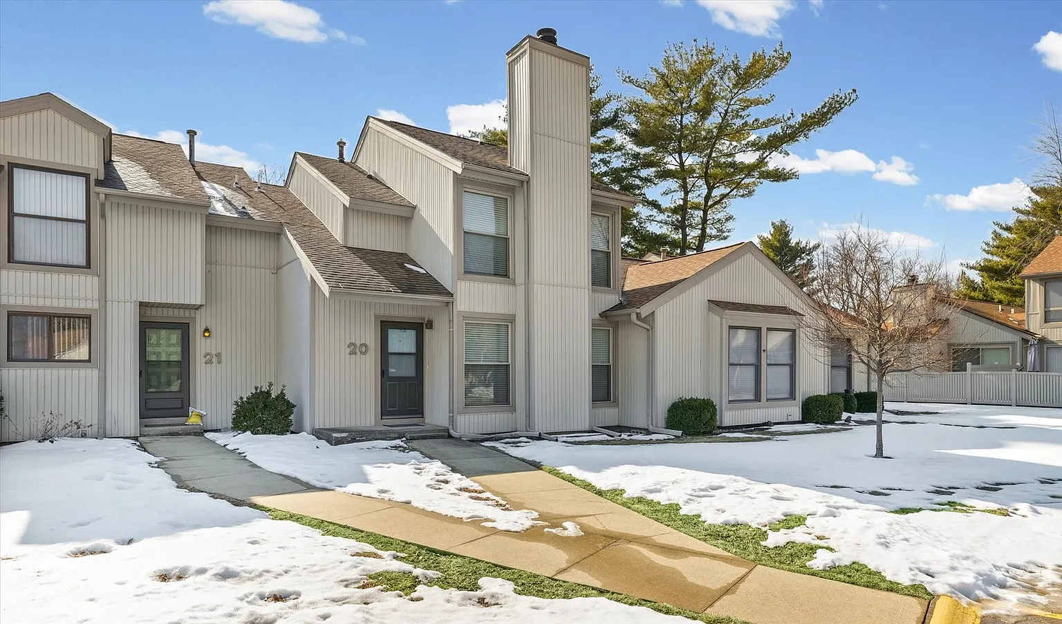 20 Colony West Dr photo 1
