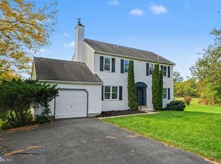 308 Hampton Cir, Gilbertsville, PA 19525