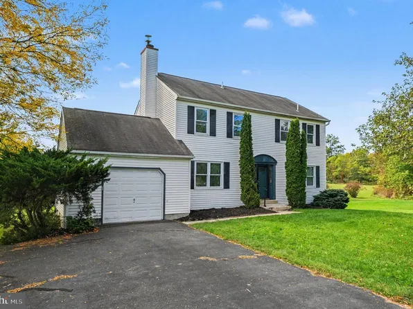 308 Hampton Cir, Gilbertsville, PA 19525