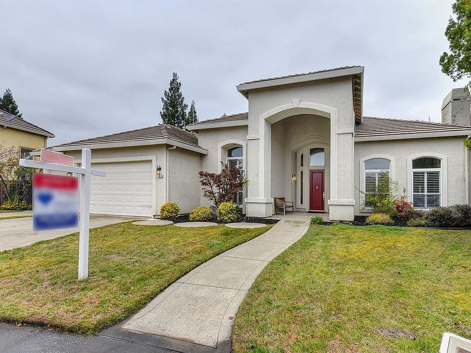 1st image of 106 Valley Falls Pl
