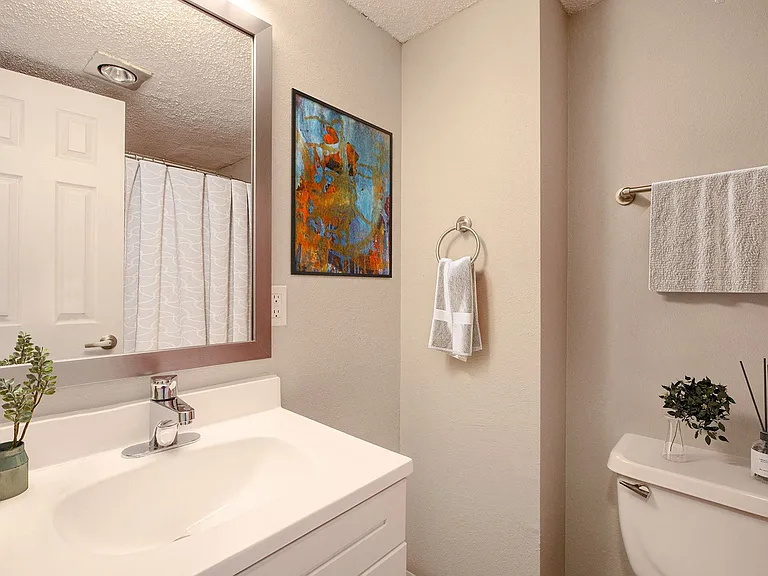 Encanto Lofts Apartments — Photo 21