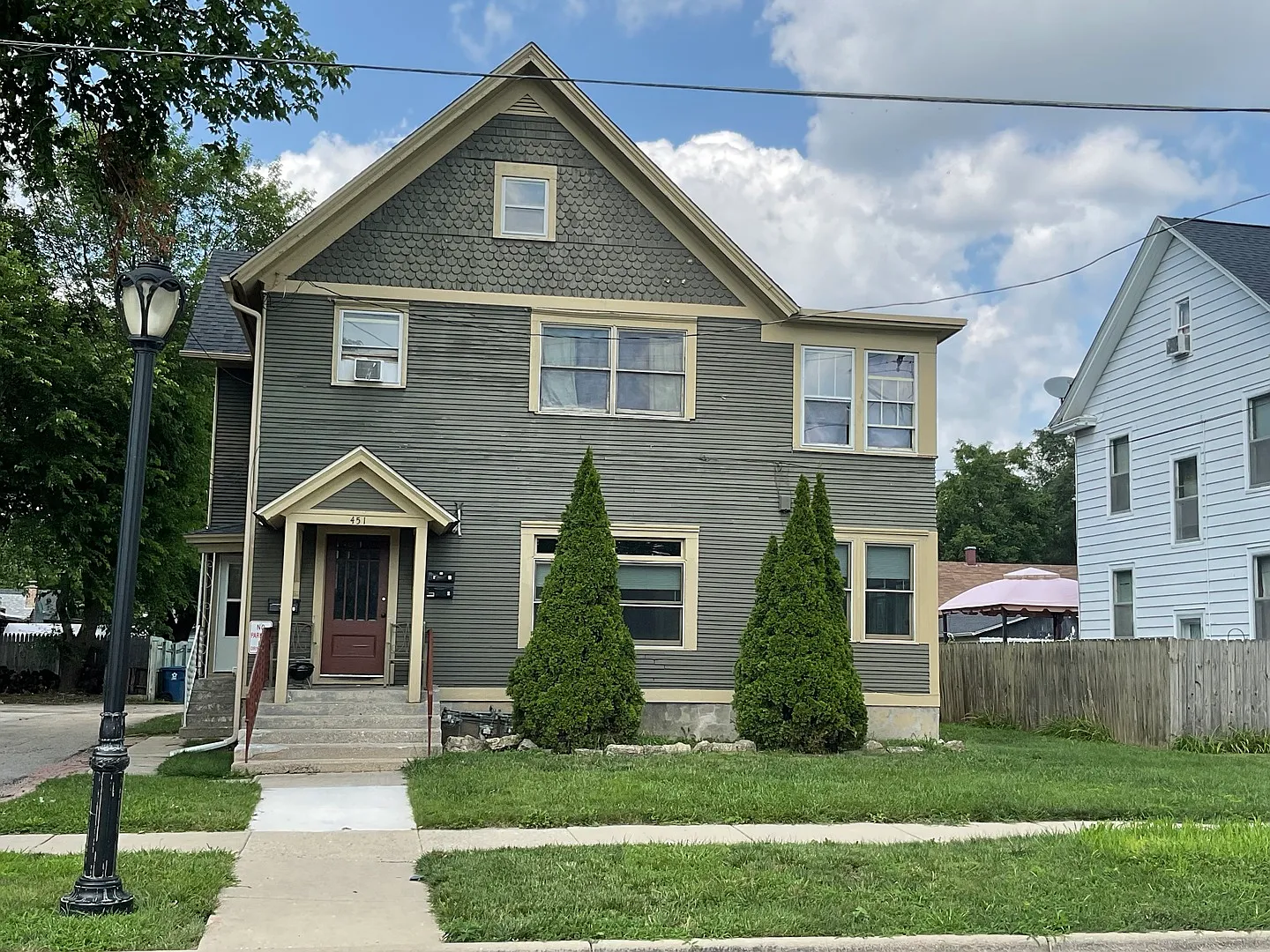 3 bed, 1300 sqft, $2,395 — Photo 1