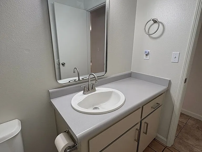 1148 Gladys Way — Photo 15