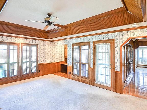 4th image of 2444 Stonegate Dr N