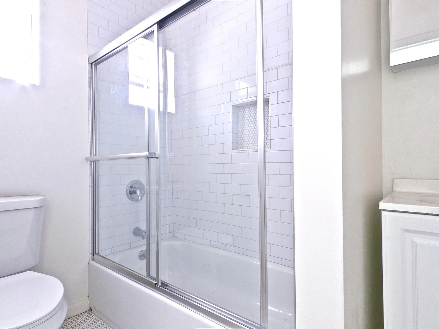 Studio, 420 sqft, $2,250 — Photo 4