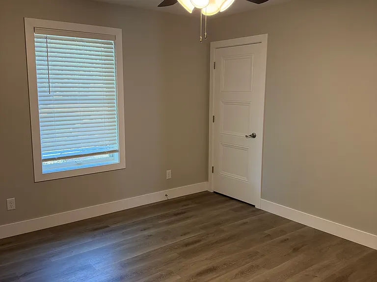 323 N Chestnut St #325 — Photo 9