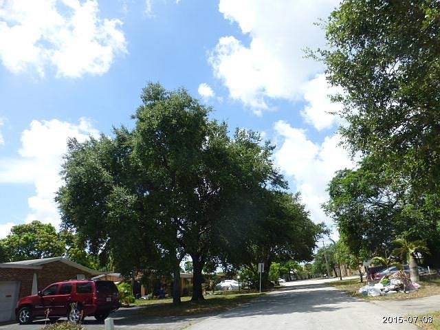 2nd image of 1610 SW 71st Ter