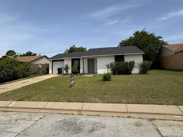 7005 Greenview Cir N, Fort Worth, TX 76120