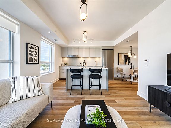 4th image of 8 Cedarland Dr #1605