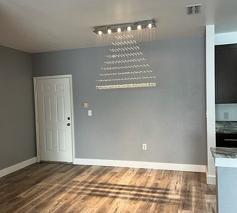 5th image of 5463 Vineland Rd Unit 1-5304