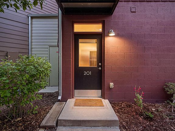 4th image of 4725 16th St #201