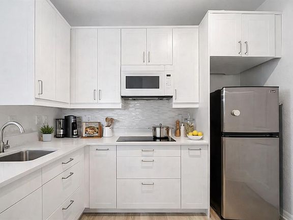 5th image of 8824 Dunes Ct APT 103