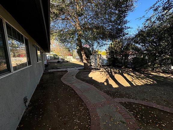 3rd image of 7935 Tampa Ave