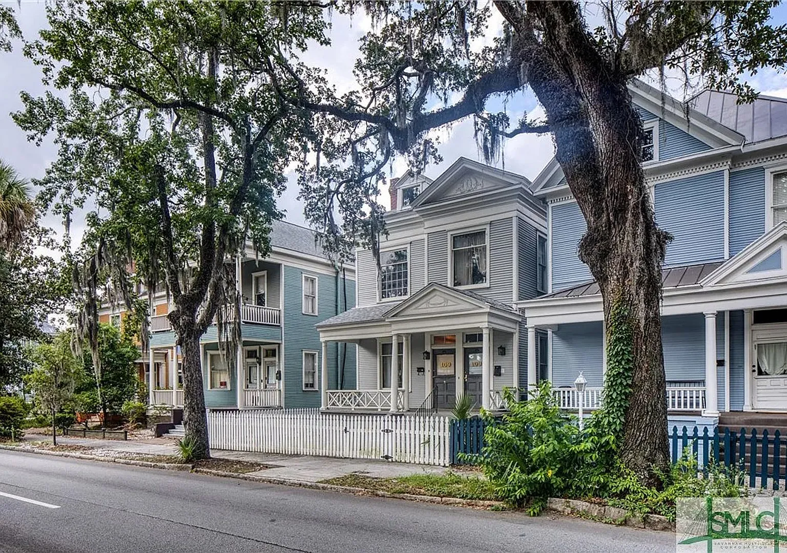2 Bed | 1 Bath | Gated Backyard | Walk To Scad Arnold Hall & Wallin Hall — Photo 2