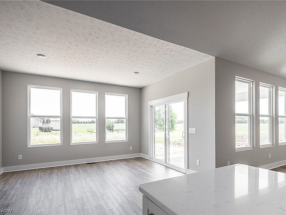 5th image of 1379 Trillium Ln