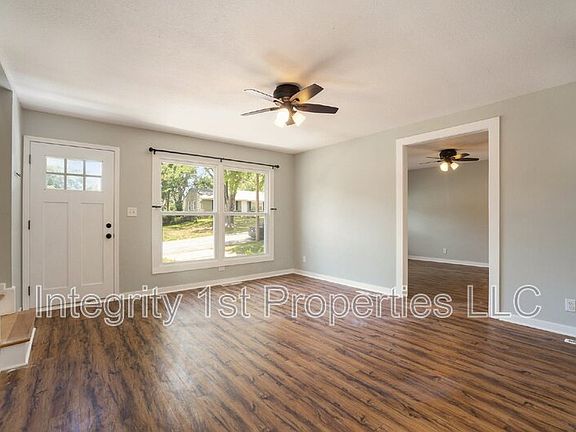 4th image of 4317 N Quincy Ave