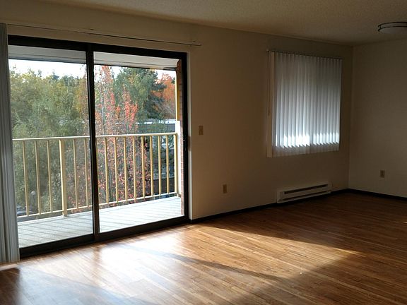 5th image of 1526 NE 143rd St APT 303