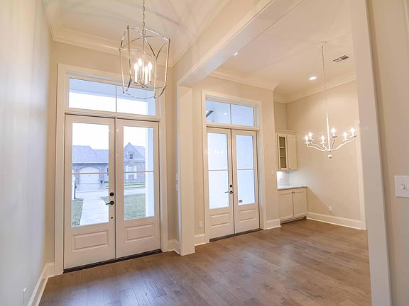 3rd image of 301 Glasgow Dr