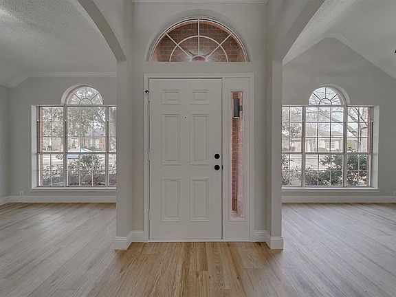 5th image of 10901 Reisling Dr