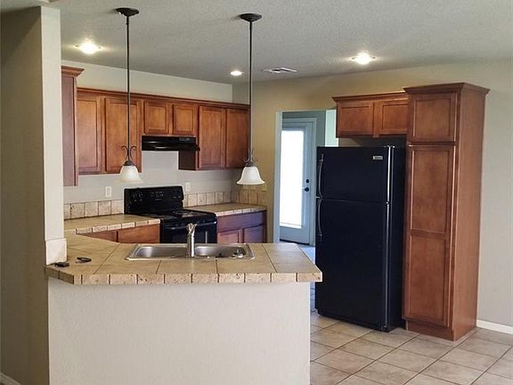 4th image of 2839 N Cassius Ln
