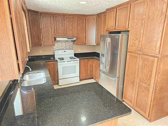 New custom kitchen cabinets and granite countertops