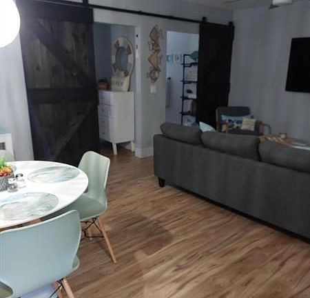 4th image of 710 W Broward St #3