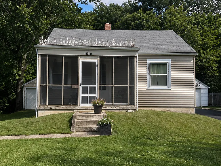 1518 S Kickapoo Ave — Photo 1