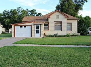 535 W 7th St, Larned, KS 67550