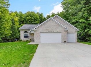 2752 E Lake Dr, Smiths Creek, MI 48074