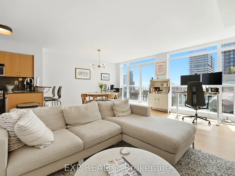 230 King St E #Penthouse 20 — Photo 12
