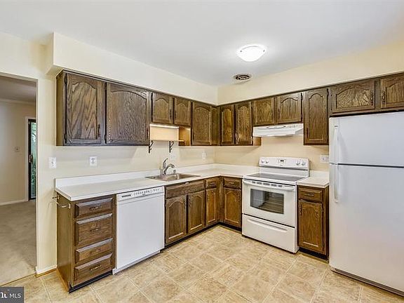 2nd image of 9604 Shadow Oak Dr