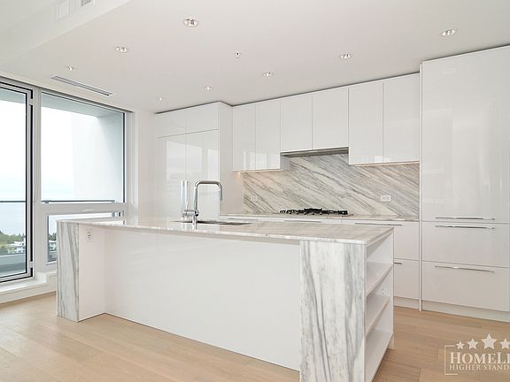 4th image of 1500 Martin St #1306