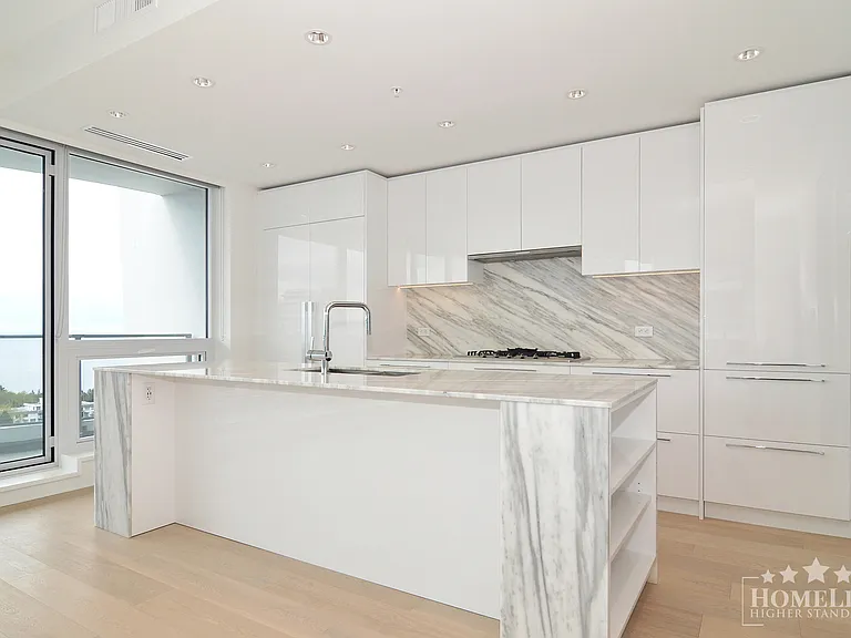 1500 Martin St #1306 — Photo 4