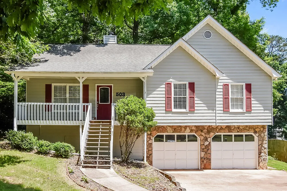 3 bed, 2.0 bath, 2683 sqft, $3,820 — Photo 1