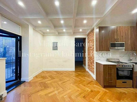 4th image of 941 Washington Ave #502