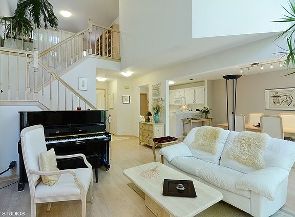 4th image of 764 N Walden Dr