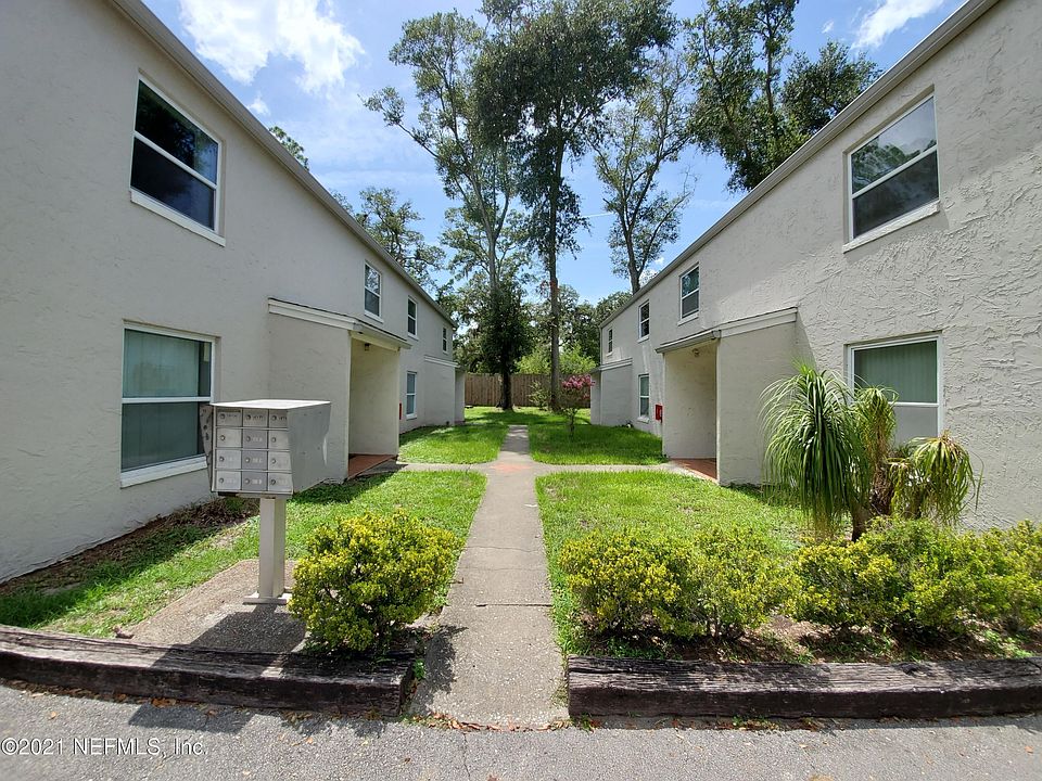 1st image of 52 Masters Dr APT D