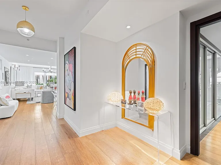 19216 Fisher Island Dr #19216 — Photo 2
