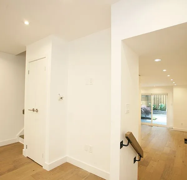 48 McGill St — Photo 12