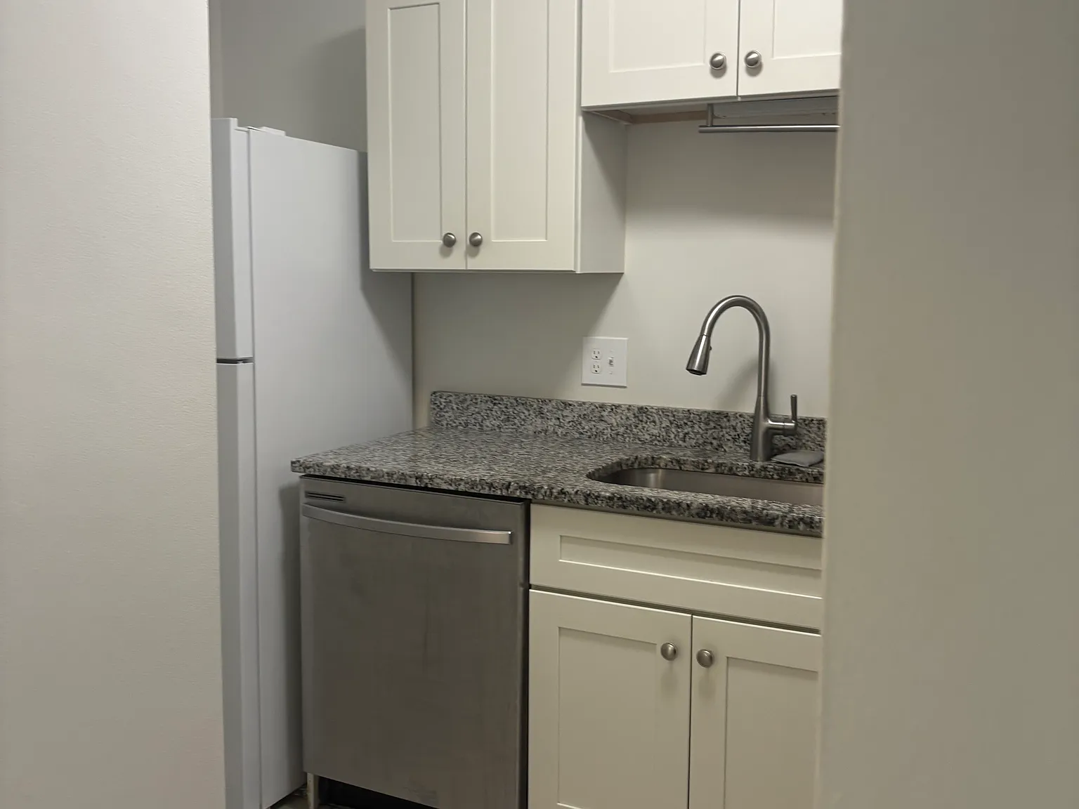320 Salem St — Photo 4